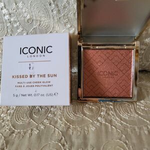 Iconic London's kissedby the sun